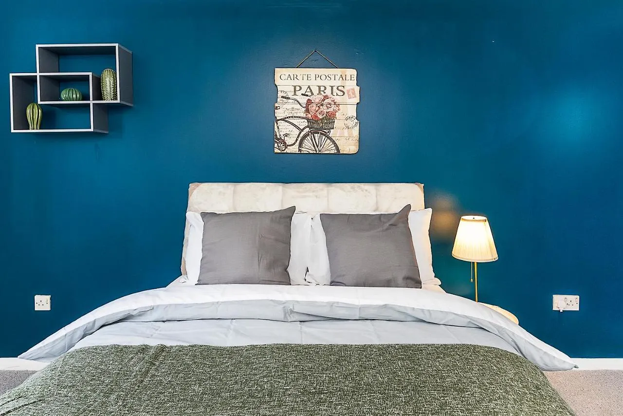Inglewood Hub Hotel London 0*,  United Kingdom